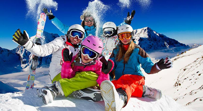 DISTRACTIE LA SKI CU PENSIUNE COMPLETA