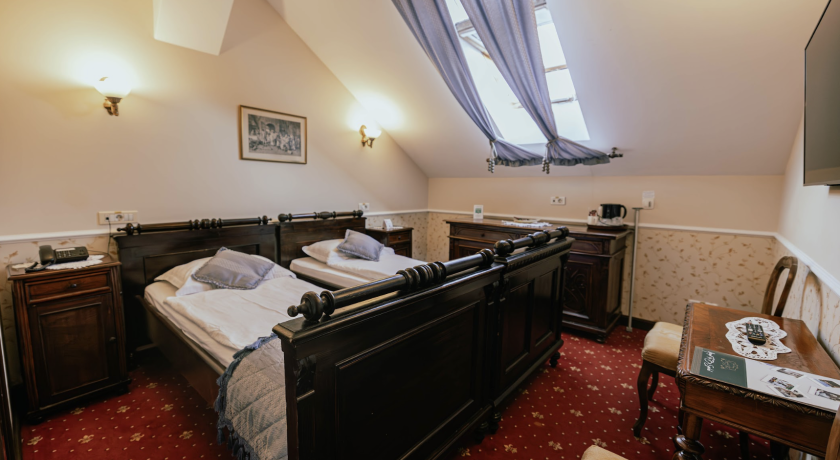 Book Early, Save 10%