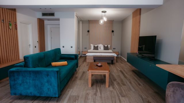 ResHome Apartments&Rooms