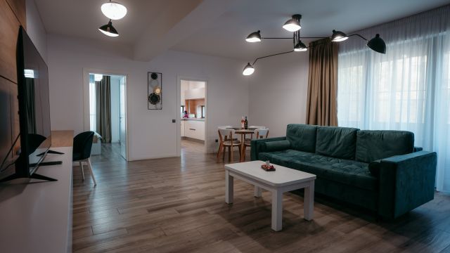 ResHome Apartments&Rooms