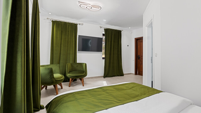 TRASYLVANIA  HOUSE