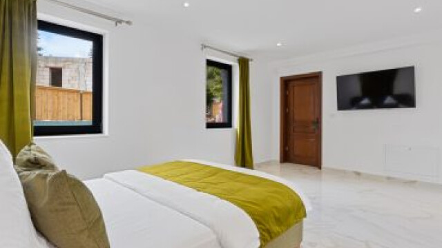 TRASYLVANIA  HOUSE