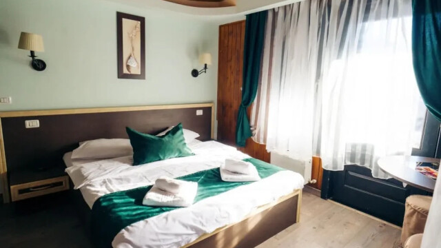 HILLDEN BOUTIQUE CAZARE SI RESTAURANT