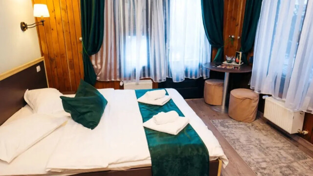 HILLDEN BOUTIQUE CAZARE SI RESTAURANT