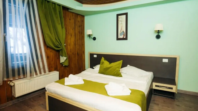 HILLDEN BOUTIQUE CAZARE SI RESTAURANT