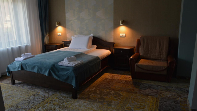 HOTEL POARTA RAIULUI